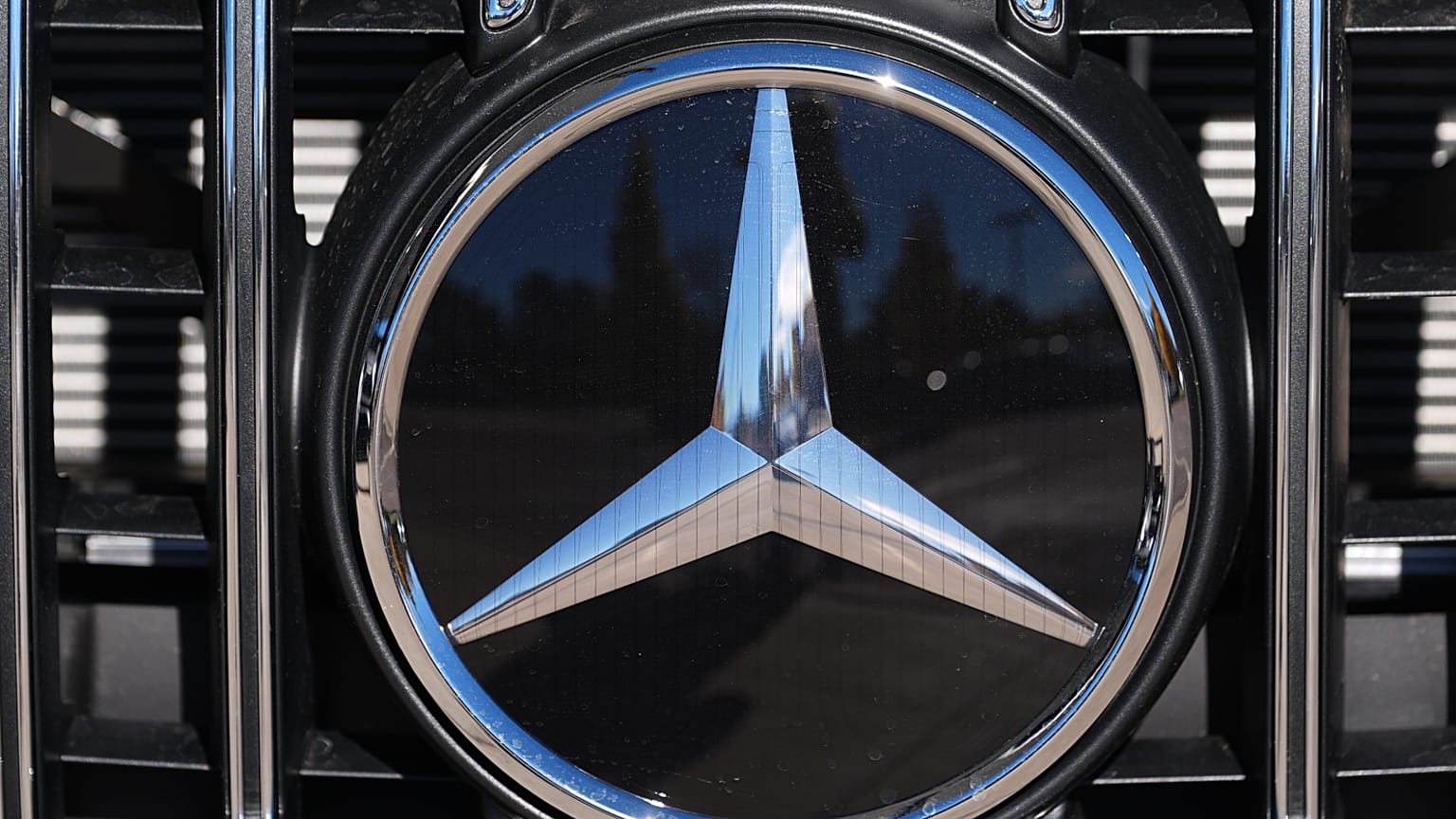 Autos für alle: Der Stuttgarter Hersteller Mercedes-Benz hat sich von der Luxusstrategie abgewendet.
