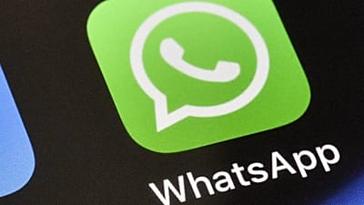 ARQUIVO - Um ícone do WhatsApp é exibido num iPhone, a 15 de novembro de 2018, em Gelsenkirchen, Alemanha