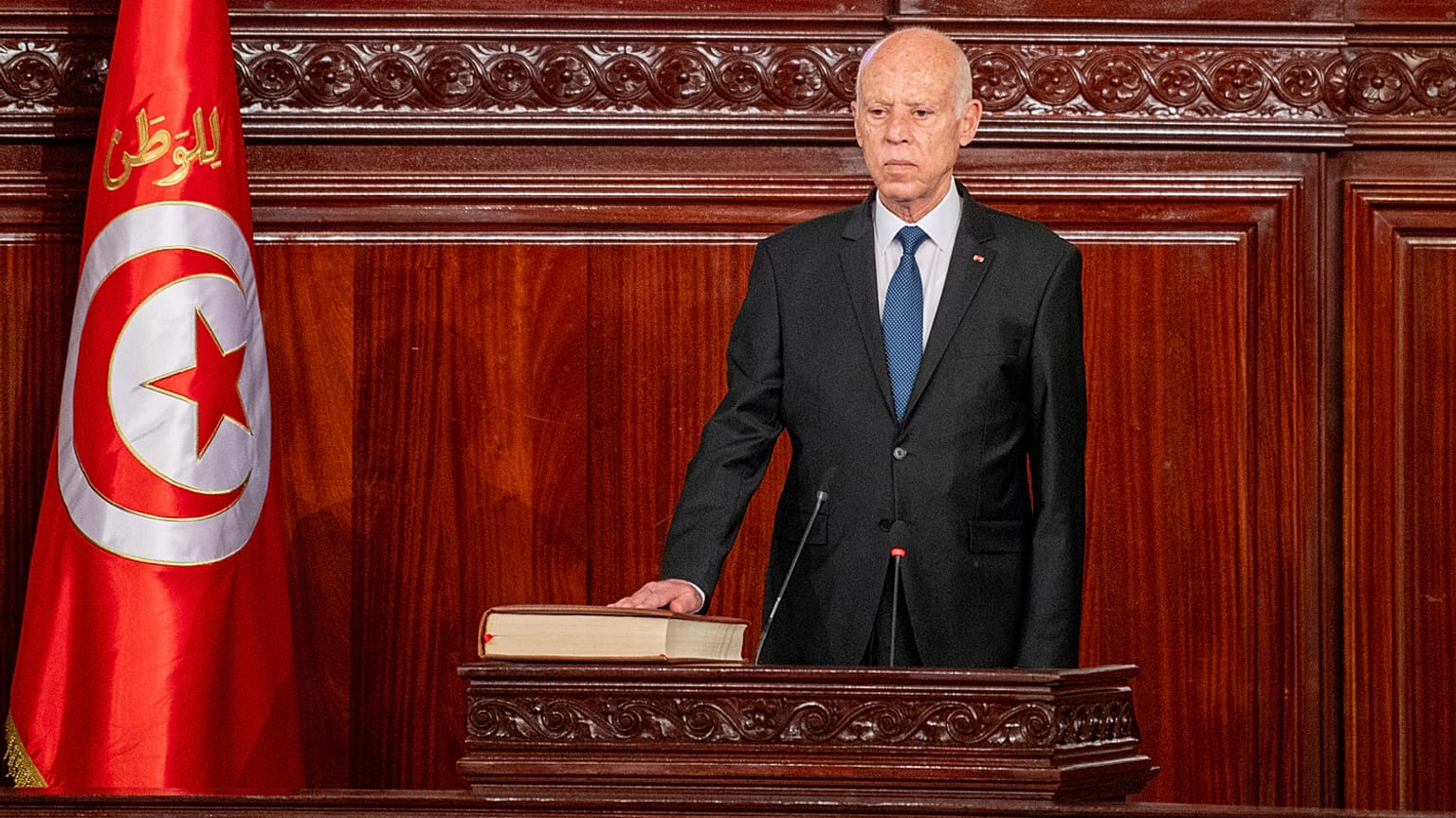 في هذه الصورة التي قدمتها الرئاسة التونسية، يؤدي الرئيس قيس سعيّد اليمين الدستورية، في 21 أكتوبر 2024 في تونس، بعد إعادة انتخابه. (الرئاسة التونسية عبر وكالة أسوشيتد برس، ملف)
