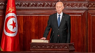 في هذه الصورة التي قدمتها الرئاسة التونسية، يؤدي الرئيس قيس سعيّد اليمين الدستورية، في 21 أكتوبر 2024 في تونس، بعد إعادة انتخابه. (الرئاسة التونسية عبر وكالة أسوشيتد برس، ملف)