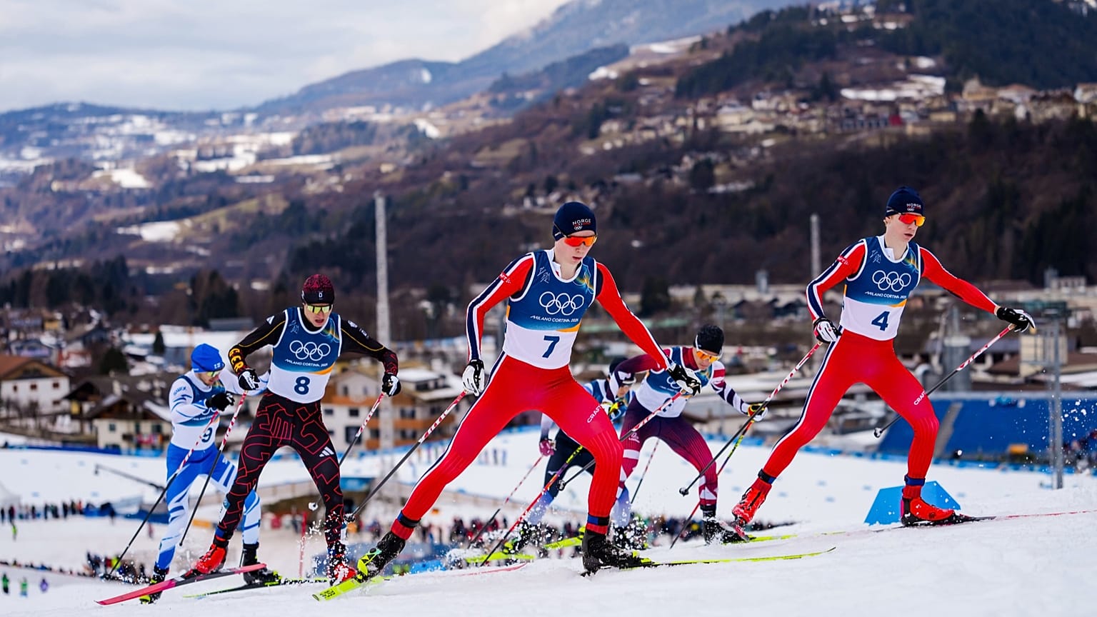 Норвежские лыжники участвуют в соревнованиях по лыжному двоеборью на дистанции 10 км на зимних Олимпийских играх 2026 года в Тесеро, Италия, среда, 11 февраля 2026 года.