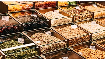 Il consumo di frutta secca è stato associato a numerosi benefici per la salute, tra cui un minor rischio di malattie cardiache e di morte precoce.