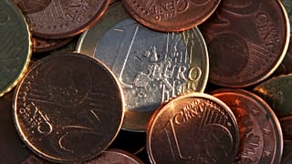 ARQUIVO. Moedas de euro fotografadas em Frankfurt, Alemanha, 17 jan. 2012