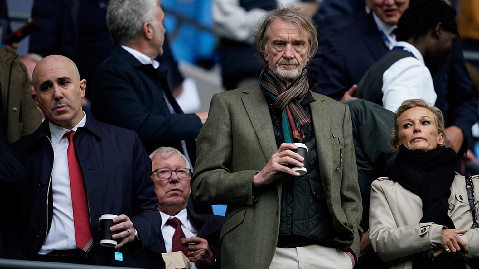 ARQUIVO: Jim Ratcliffe, coproprietário do Manchester United, durante o jogo da Premier League entre o Manchester City e o Manchester United em Manchester, 14 de setembro de 2025