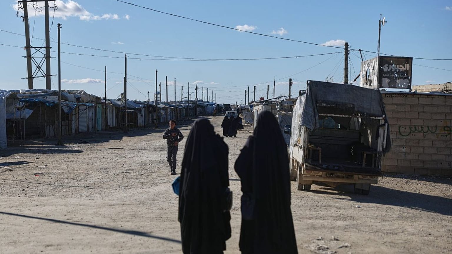 عائلات من تنظيم داعش في مخيم الهول