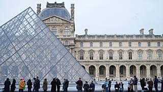 L'entrée du musée du Louvre, jeudi 18 décembre 2025 à Paris.