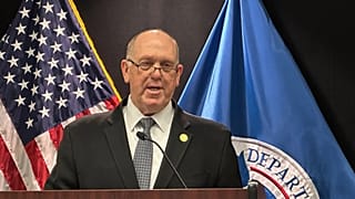 Tom Homan, a Fehér Ház határügyi cára sajtótájékoztatót tart a Bishop Whipple szövetségi épületben 2026. február 12-én, csütörtökön, Minneapolisban.