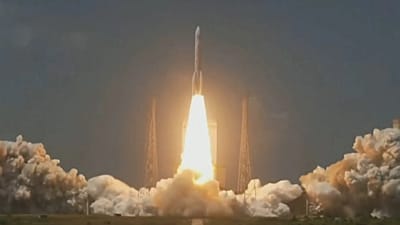 Il razzo Ariane 6 decolla dallo spazioporto di Kourou, nella Guyana francese, il 12 febbraio 2026. 