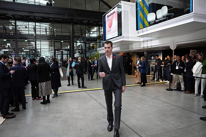 ARCHIVIO. Arthur Mensch, CEO di Mistral AI, durante un evento a margine dell’AI Action Summit a Parigi, febbraio 2025