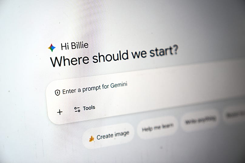 Un’insegnante utilizza lo strumento di intelligenza artificiale Google Gemini in una classe di scuola superiore, California, gennaio 2026