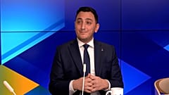 Glenn Micallef, comisario de Juventud, Cultura y Deporte de la UE en el estudio de 'Euronews', durante la mañana del 13 de febrero de 2026