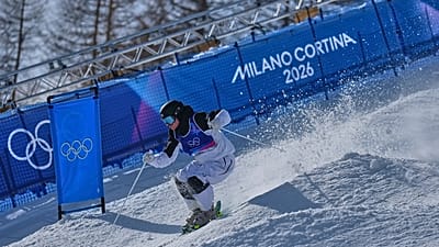 Olimpiadi Invernali 2026, Livigno: il finlandese Olli Penttala in gara nella finale delle gobbe di freestyle maschile, giovedì 12 febbraio 2026.