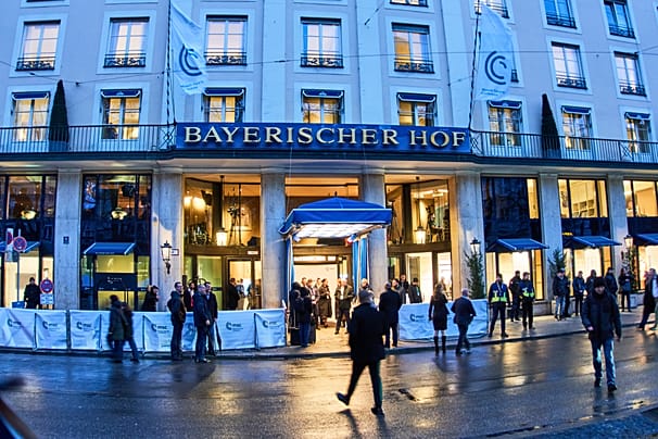 هتل بایریشرهوف، محل برگزاری کنفرانس امنیتی مونیخ