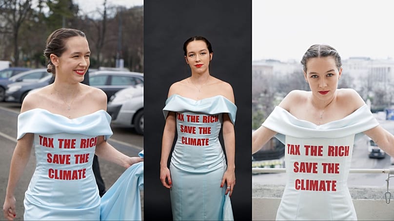 Lena Schilling con su vestido 'tax the rich'.
