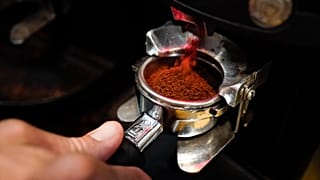 تحضير القهوة (أسوشيتد برس/خوليو كورتيز)