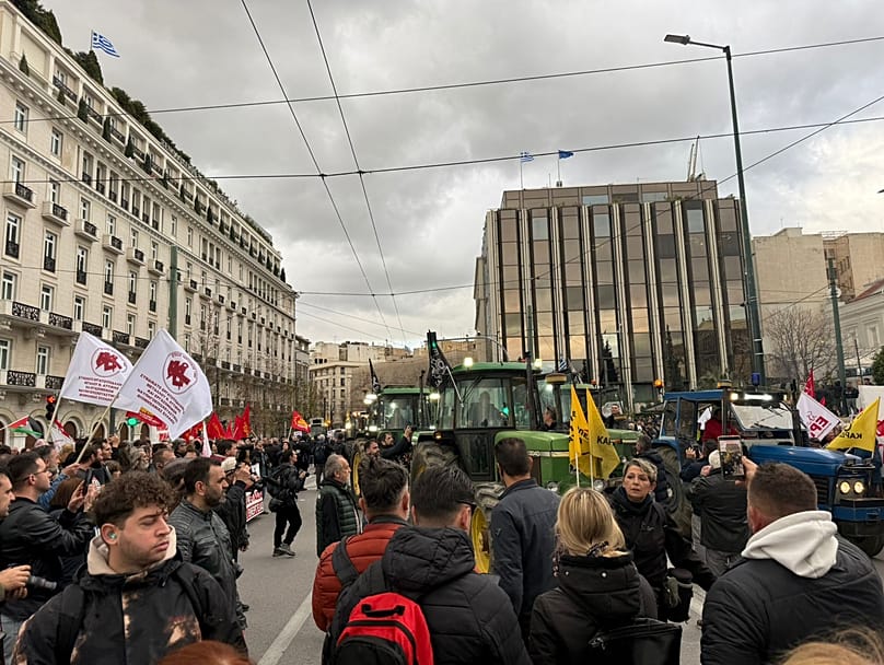Αγρότες με τρακτέρ στο Σύνταγμα