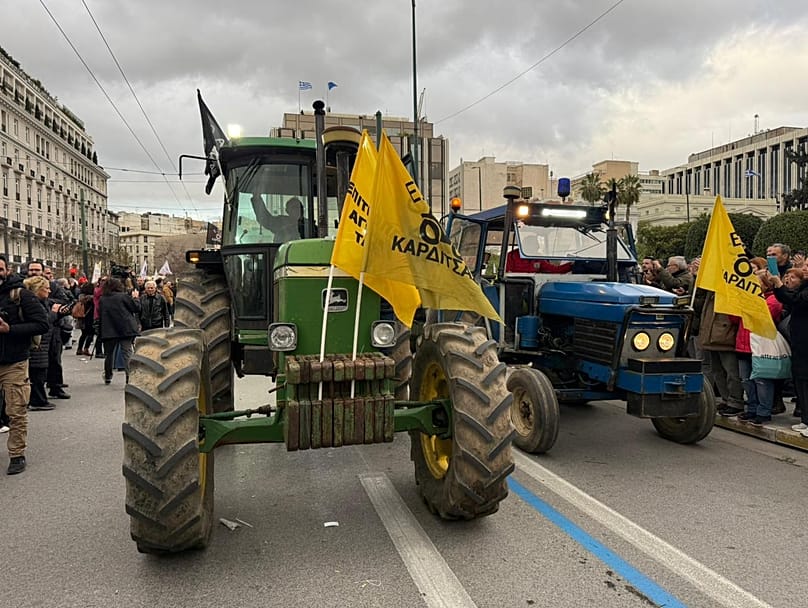 Αγρότες με τα τρακτέρ τους στο Σύνταγμα