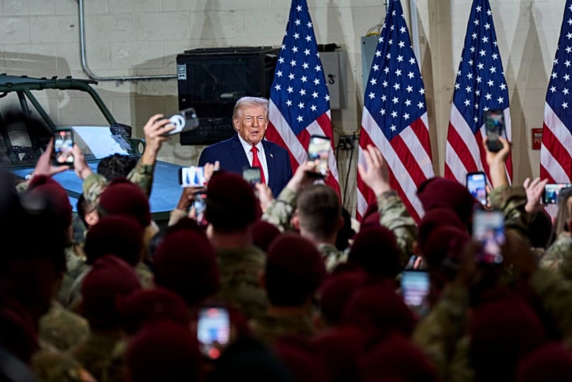 Az amerikai elnök Fort Braggben, február 13-án