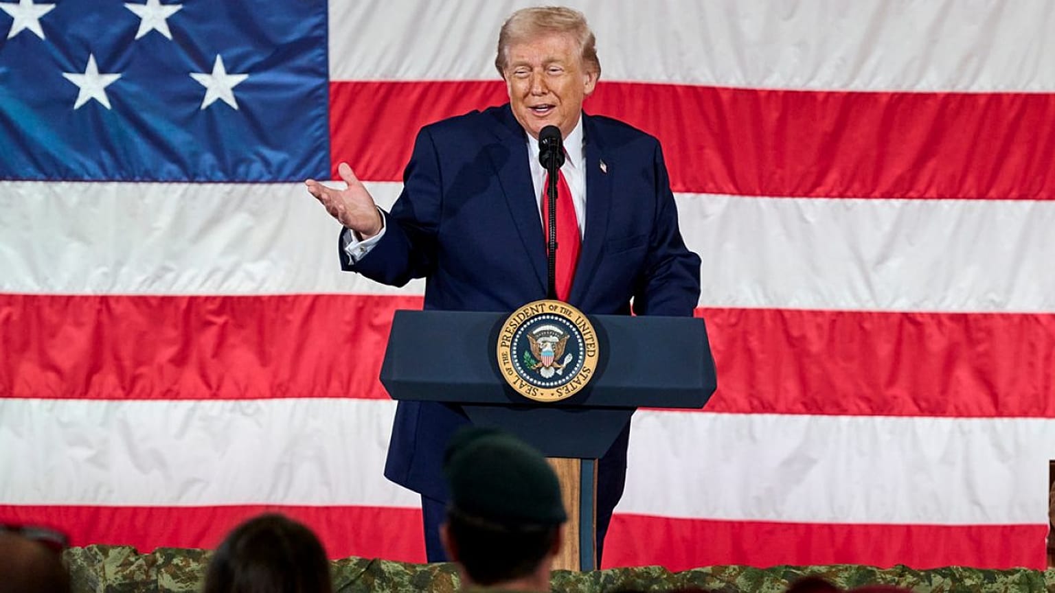  ألقى الرئيس الامريكي دونالد ترامب كلمة أمام القوات في فورت براغ بولاية كارولاينا الشمالية، يوم الجمعة الموافق 13 فبراير 2026.