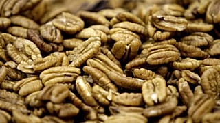 Geschälte Pekannüsse bei der Navarro Pecan Company in Corsicana.