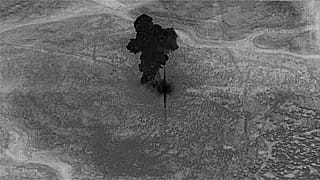 تُظهر هذه الصورة، التي التُقطت في 26 أكتوبر/تشرين الأول 2019،غارة على مُجمّع زعيم تنظيم الدولة الإسلامية، أبو بكر البغدادي.