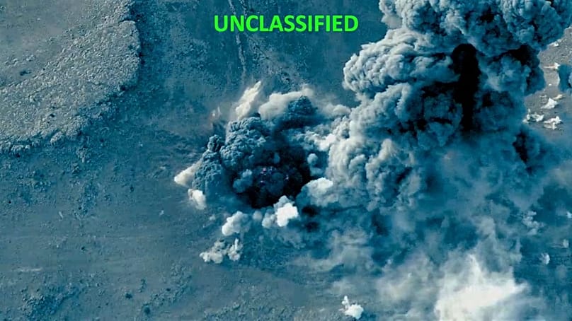 صورة نشرتها القيادة المركزية الأميركية تظهر إحدى الغارات على أهداف لتنظيم الدولة الإسلامية "داعش" في سوريا