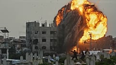 غارة إسرائيلية استهدفت مبنى في حي الزيتون بمدينة غزة، 6 فبراير/شباط 2026.