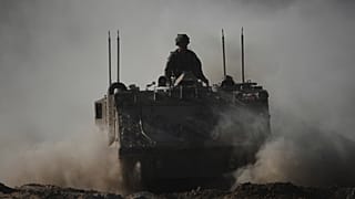  قوات إسرائيلية قرب الحدود مع غزة، في جنوب إسرائيل، يوم الخميس 8 مايو 2025.