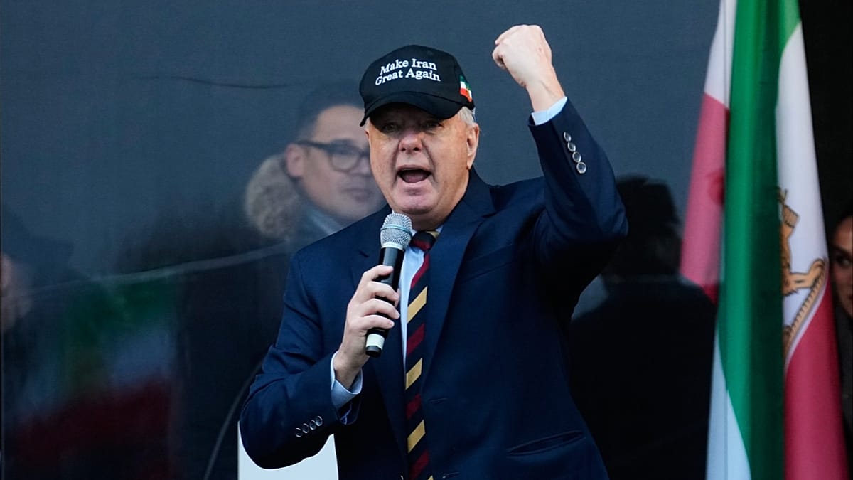 السيناتور الأمريكي غراهام يحث السعودية والإمارات على تحسين العلاقات مع تزايد الضغوط على إيران