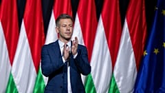Péter Magyar, chef du parti d'opposition Tisza, s'exprime lors du lancement de la campagne électorale de son parti à Budapest, en Hongrie, le dimanche 15 février 2026. 