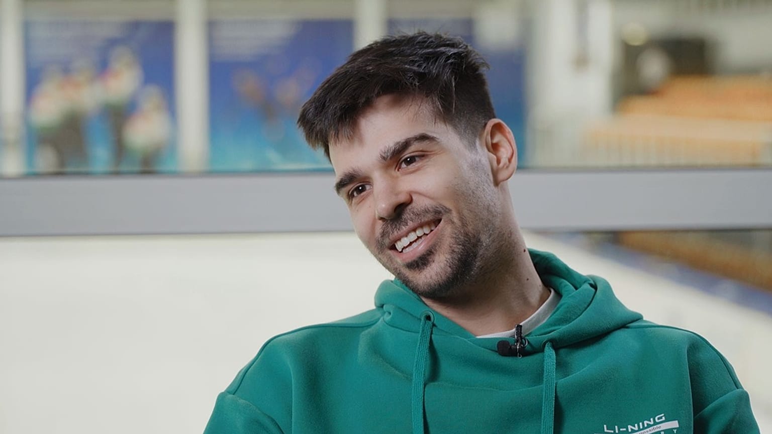 Burján Csaba exkluzív interjút ad az Euronewsnak a budapesti Gyakorló Jégcsarnokban 2026.február 12-én