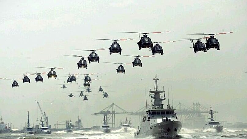 Az iráni hadiflotta felvonulása a Hormuzi szorosban