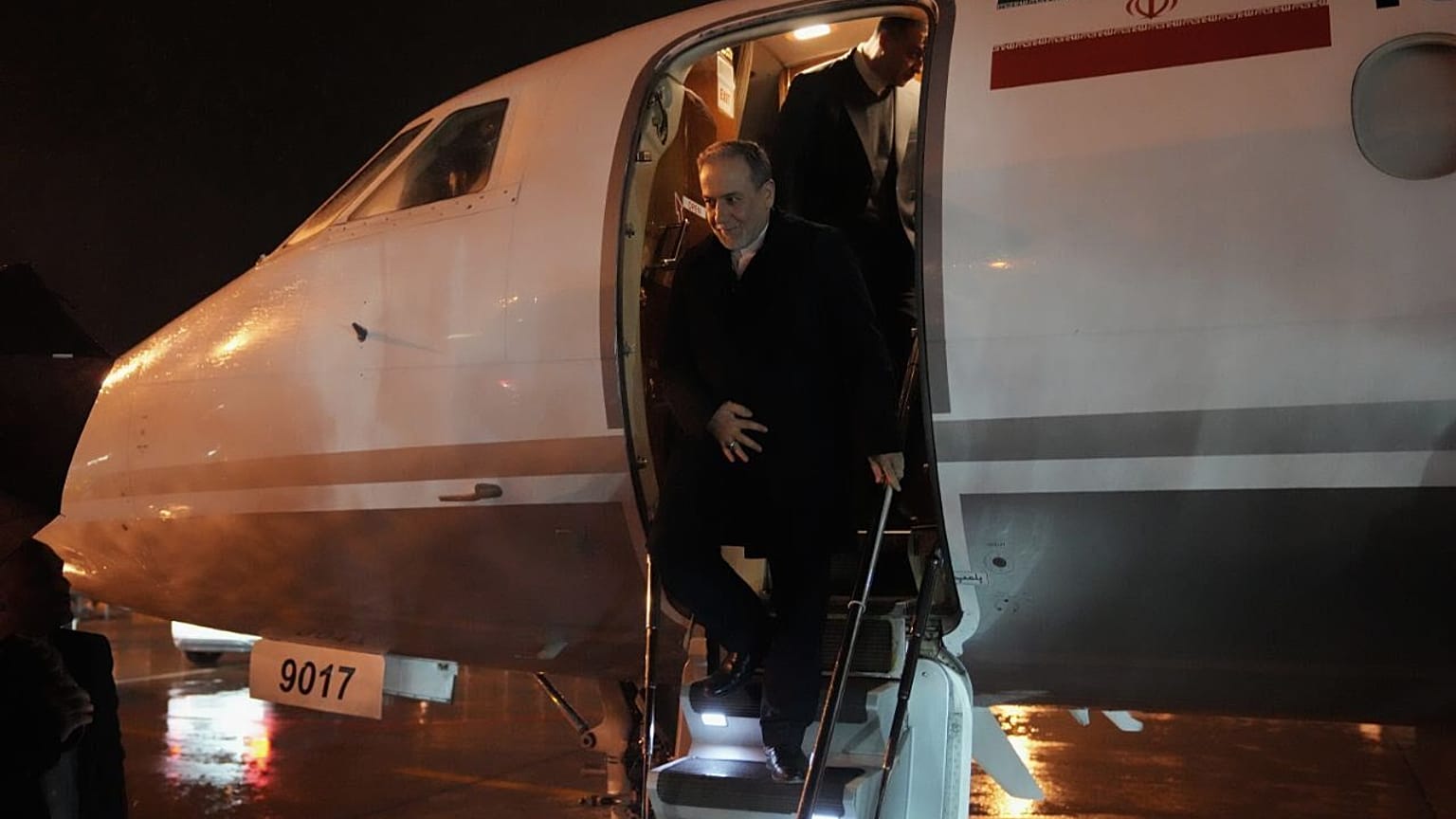O ministro dos Negócios Estrangeiros do Irão chega a Genebra