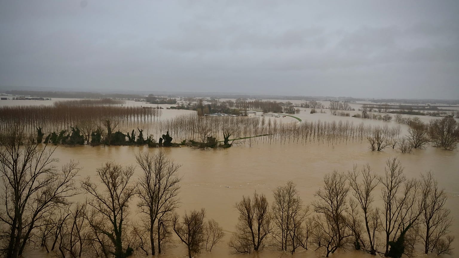 Μια άποψη της εποχής των πλημμυρών στο Meilhan-sur-Garonne, καθώς σοβαρές πλημμύρες πλήττουν τη δυτική Γαλλία εν μέσω της καταιγίδας Nils, Κυριακή, 15 Φεβρουαρίου 2026.
