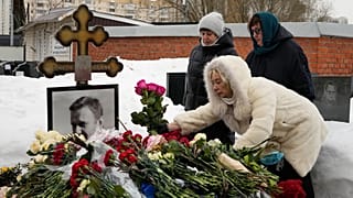 Родные Навального на могиле, 16.02.2026