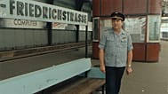 Der Film "Berlin, Bahnhof Friedrichstraße 1990" zeigt, wie der Ort vom Grenz- zum Durchgangsbahnhof wird.