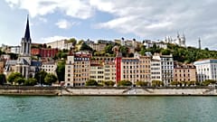 Blick auf den Quai Fulchiron in Lyon, wo Quentin von den Rettungskräften abgeholt wurde
