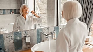 يؤكد الخبراء أن تفريش الأسنان بمزيد من الانتظام يعد أمرا أساسيا لحماية صحتنا العامة.