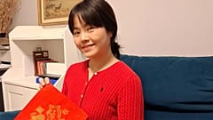 Pingsha Zhou, eine in Warschau lebende Chinesin, spricht über das chinesische Neujahrsfest. 