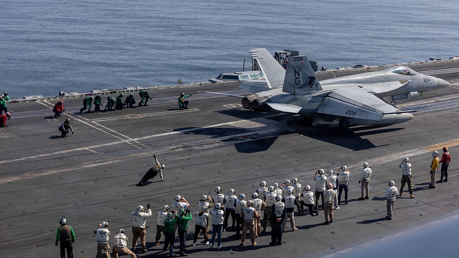 نمایی از ناو هواپیمابر آبراهام لینکلن 