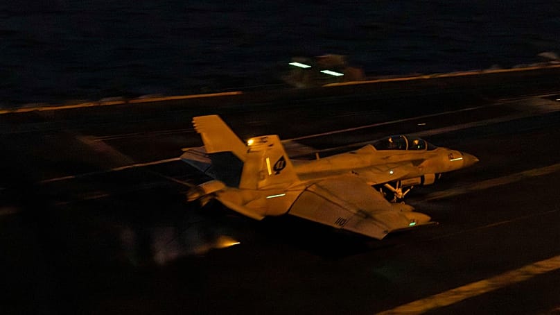 هواپیماهای جنگی آمریکا سوار بر ناو هواپیما بر آبراهام لینکلن