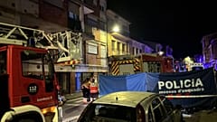 Ein Bild der Vorrichtung der Mossos beim Brand im Lagerraum am 17. Januar 2026.