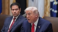 Marco Rubio observa a Donald Trump durante una comparecencia en la Casa Blanca el pasado 29 de enero