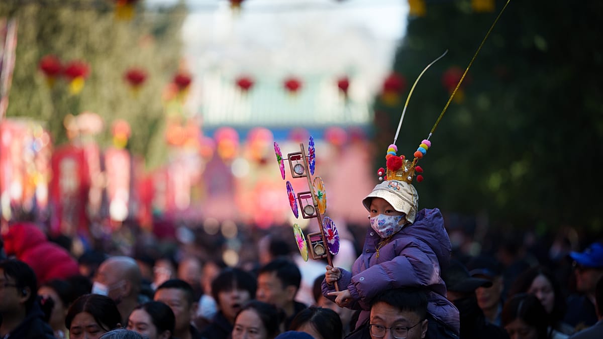 Video. China marks Lunar New Year with temple visits and traditional prayers | Euronews