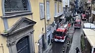 Una veduta della zona dell'incendio a Napoli