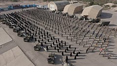 Auf diesem von Sepahnews veröffentlichten Foto der Iranischen Revolutionsgarde vom 16. Februar 2026 stehen Soldaten bei einer Übung stramm.