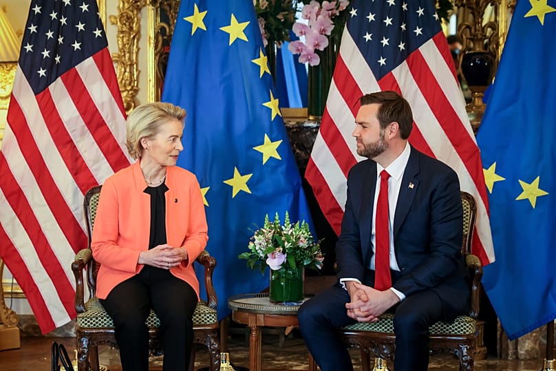 Der US-Vizepräsident JD Vance und die Präsidentin der Europäischen Kommission, Ursula von der Leyen, am Rande des Artificial Intelligence Action Summit in Paris.