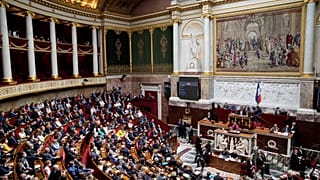 Image d'archives : la Première ministre française Elisabeth Borne prononce un discours à l'Assemblée nationale, à Paris, le mercredi 6 juillet 2022