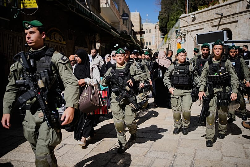  دورية لقوات أمن إسرائيلية في البلدة القديمة بالقدس خلال شهر رمضان، في 20 فبراير 2026.