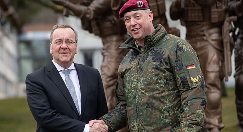 Verteidigungsminister Pistorius mit Brigadegeneral Kühne in Calw